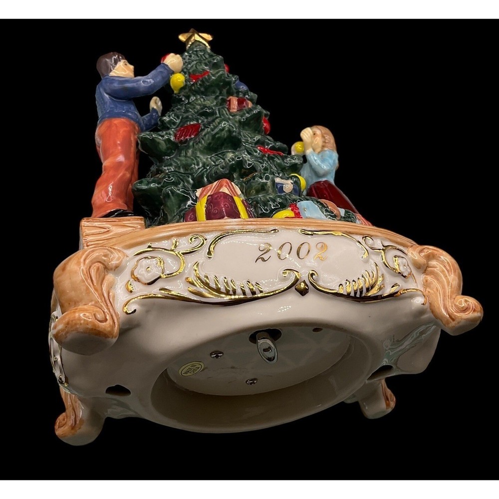 2002 Musical Christmas Tree Scene Ceramic Couple Decorating Tree