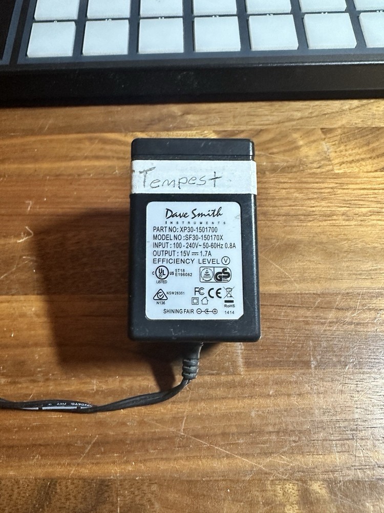 Dave Smith Instruments TEMPEST analog DRUM MACHINE DSI