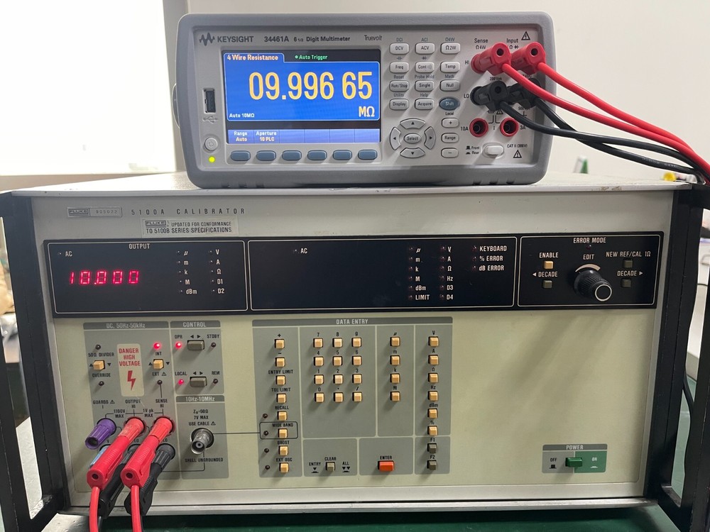 Fluke 5100A Calibrator (Front panel updated To 5100B Series Specifications)_5022