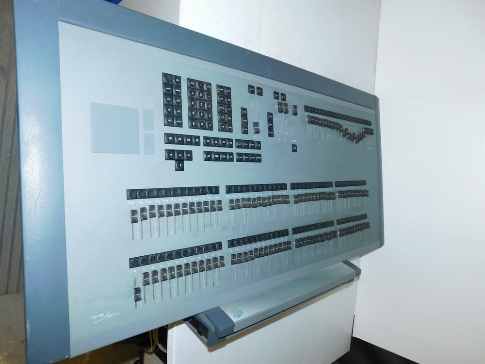 ETC Express 48/96 Lighting Control Console - NO POWER SUPPLY (ZBZ32)