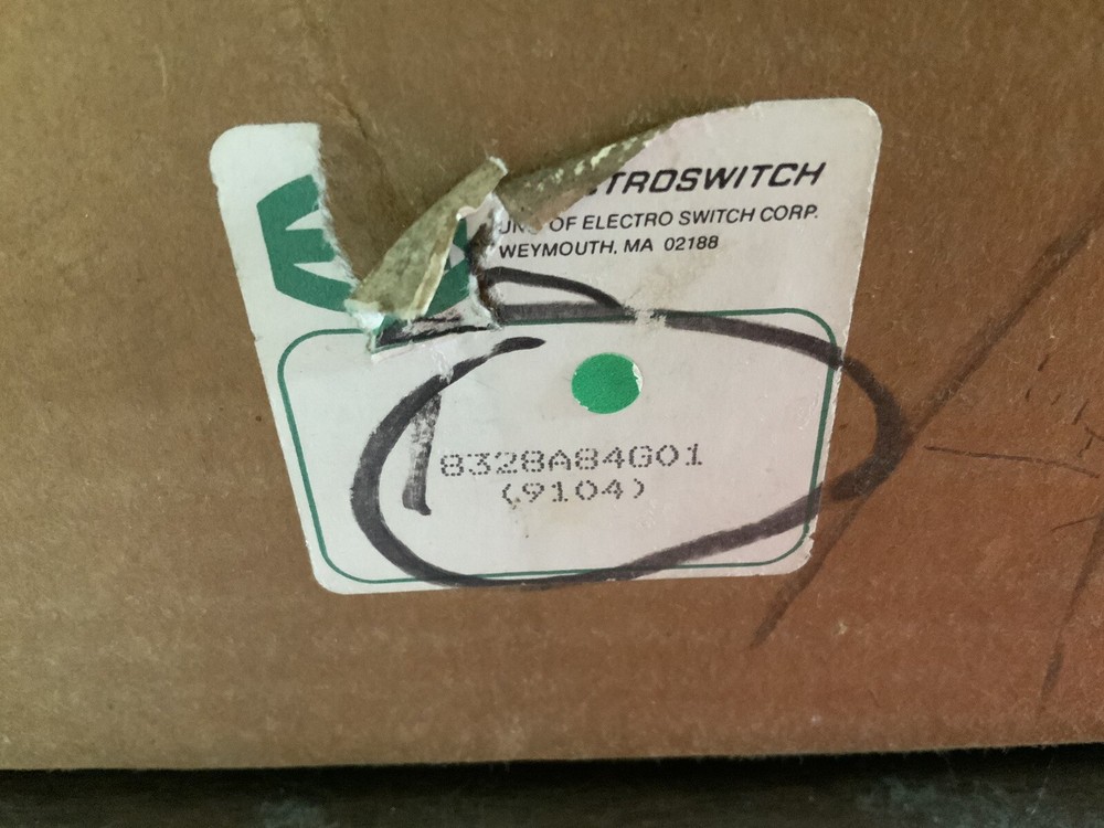 Electroswitch 8328A84G01 Type W Switch Circuit Breaker Control Switch 600v-ac