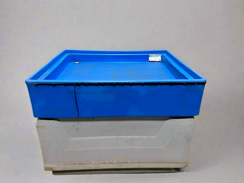 PLASTIC POLY WASHING TABLE ON CASTERS DRAIN STORAGE COMPARTMENT
