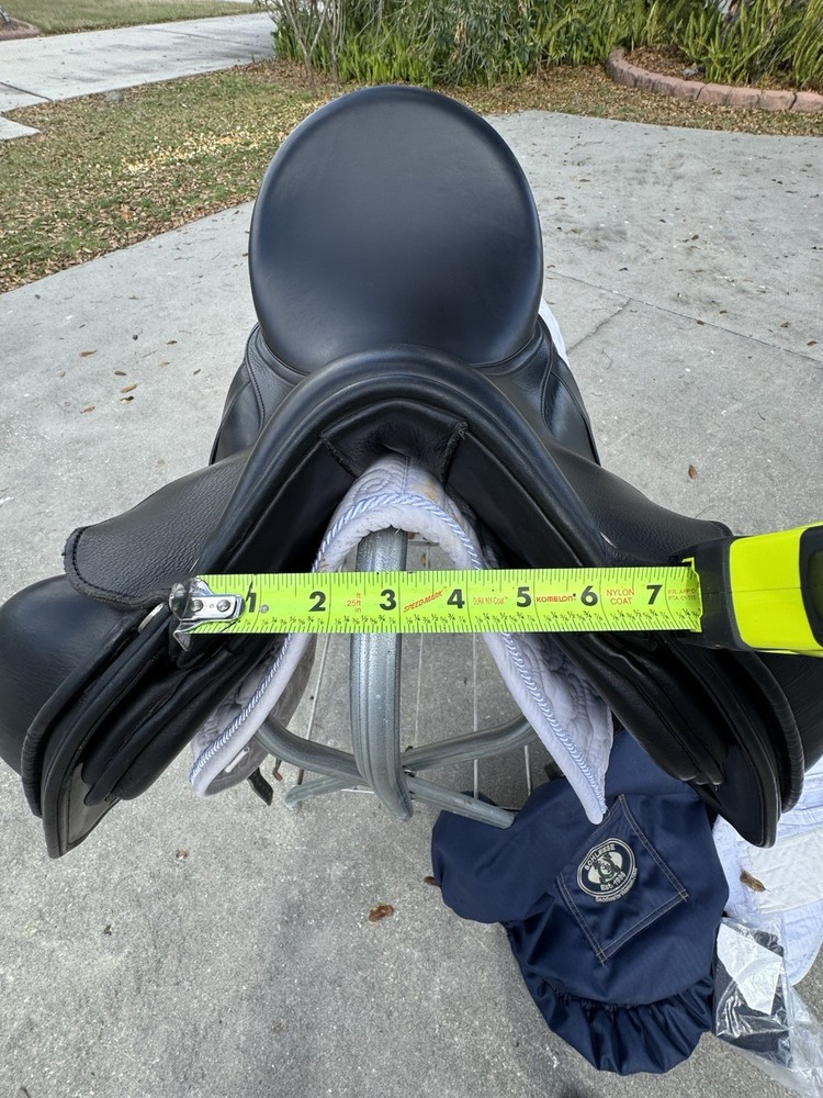 2024 SCHLEESE EVOLUTION Dressage Saddle 17.5 VCFS Adjustable Tree & Half-Pad