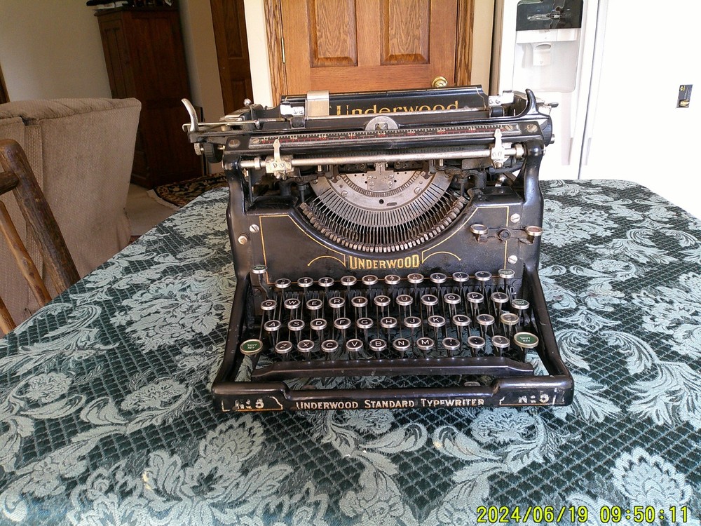 UNDERWOOD STANDARD No 5 TYPEWRITER SERIAL # 2005516-5 NEEDS SOME HELP