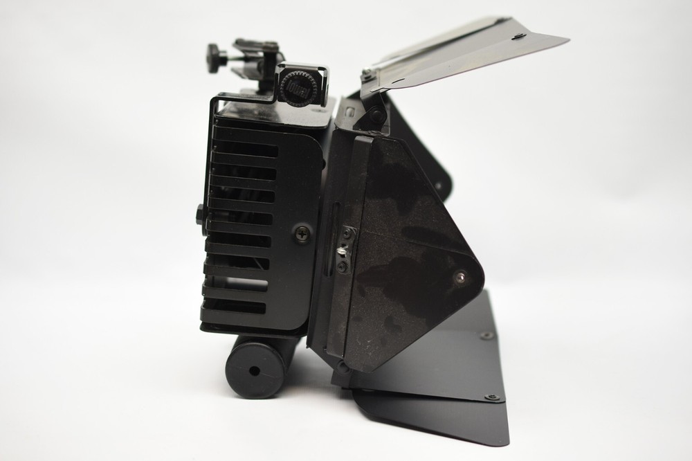 Lowel Omni Light 500 Watts w Barn Doors & Scrim