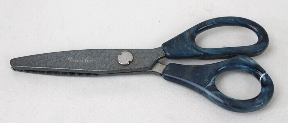 Vintage Hearthside Fabric Shears Pinking Zig Zag Scissors Sewing Tool Blue