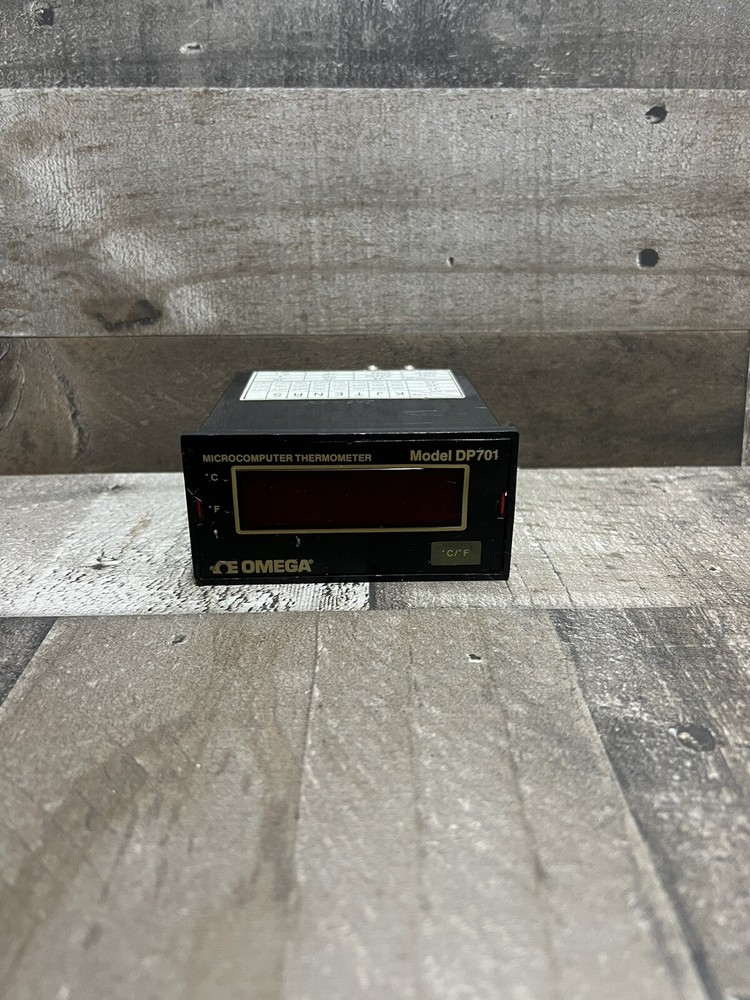 Omega DP701 Microcomputer digital Thermometer pre-owned
