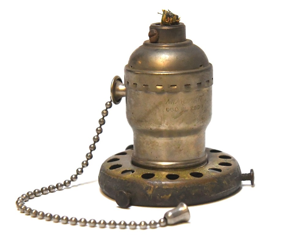 VINTAGE MONOWATT PULL SWITCH BRASS FAT BOY LIGHT SOCKET WITH UNI THREAD FITTER