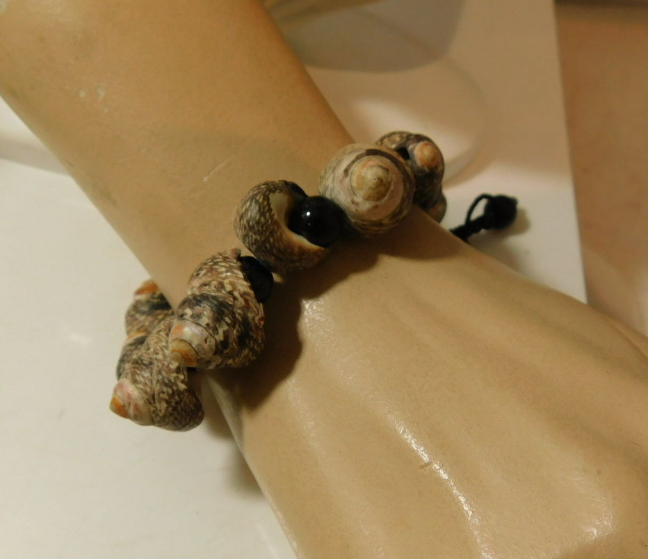 Snail Seashell Black Bead Pull Cord Adjustable Bracelet 7k 47
