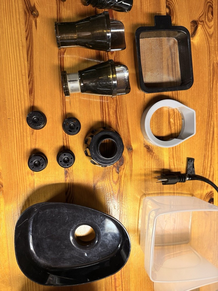 Omega Juice Extractor Juicer, Model 8005, It Works!