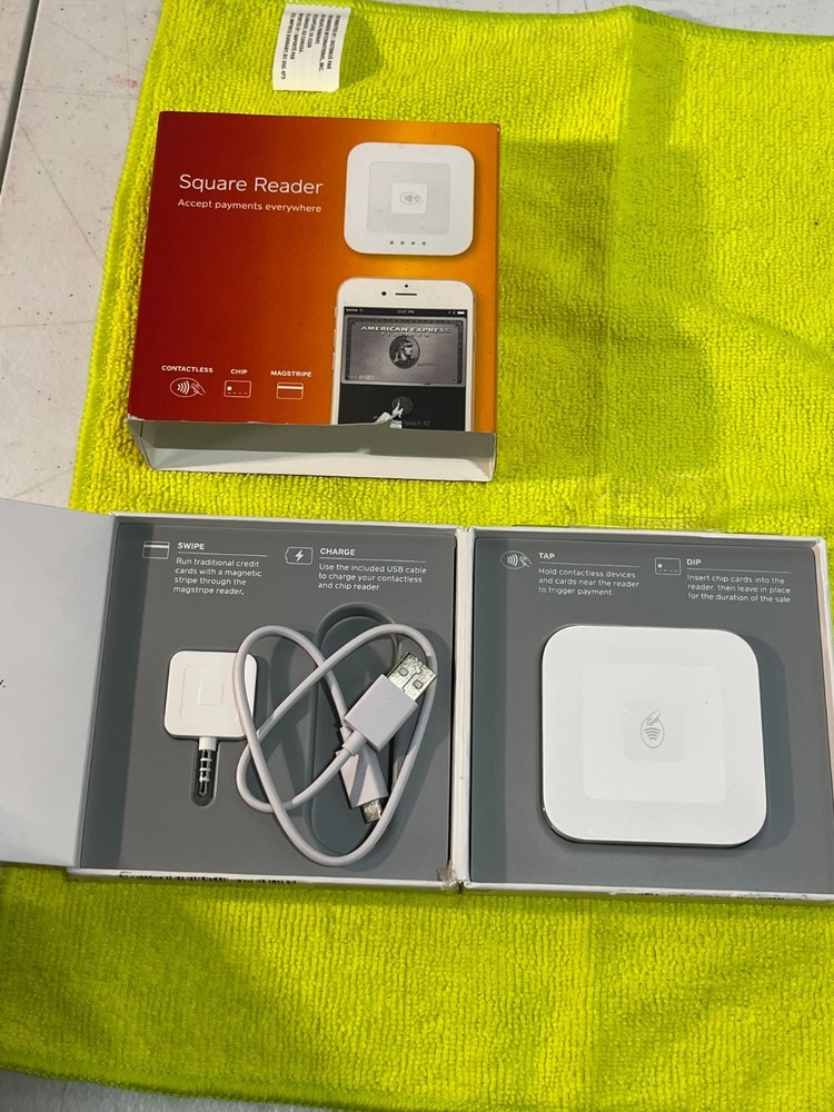 Square Reader Contactless Chip Magstripe Card Reader w/ Cable Box