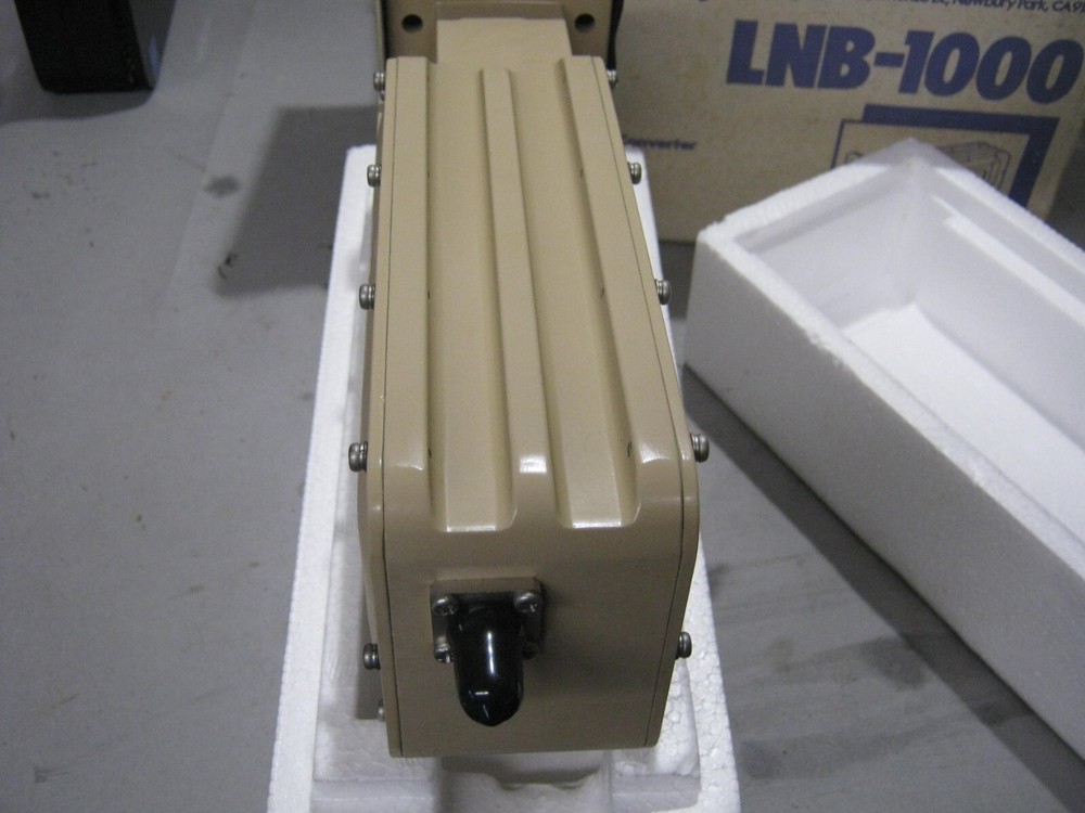 Amplica Comsat LNB-1000Low Noise Block Down Converter NOS!
