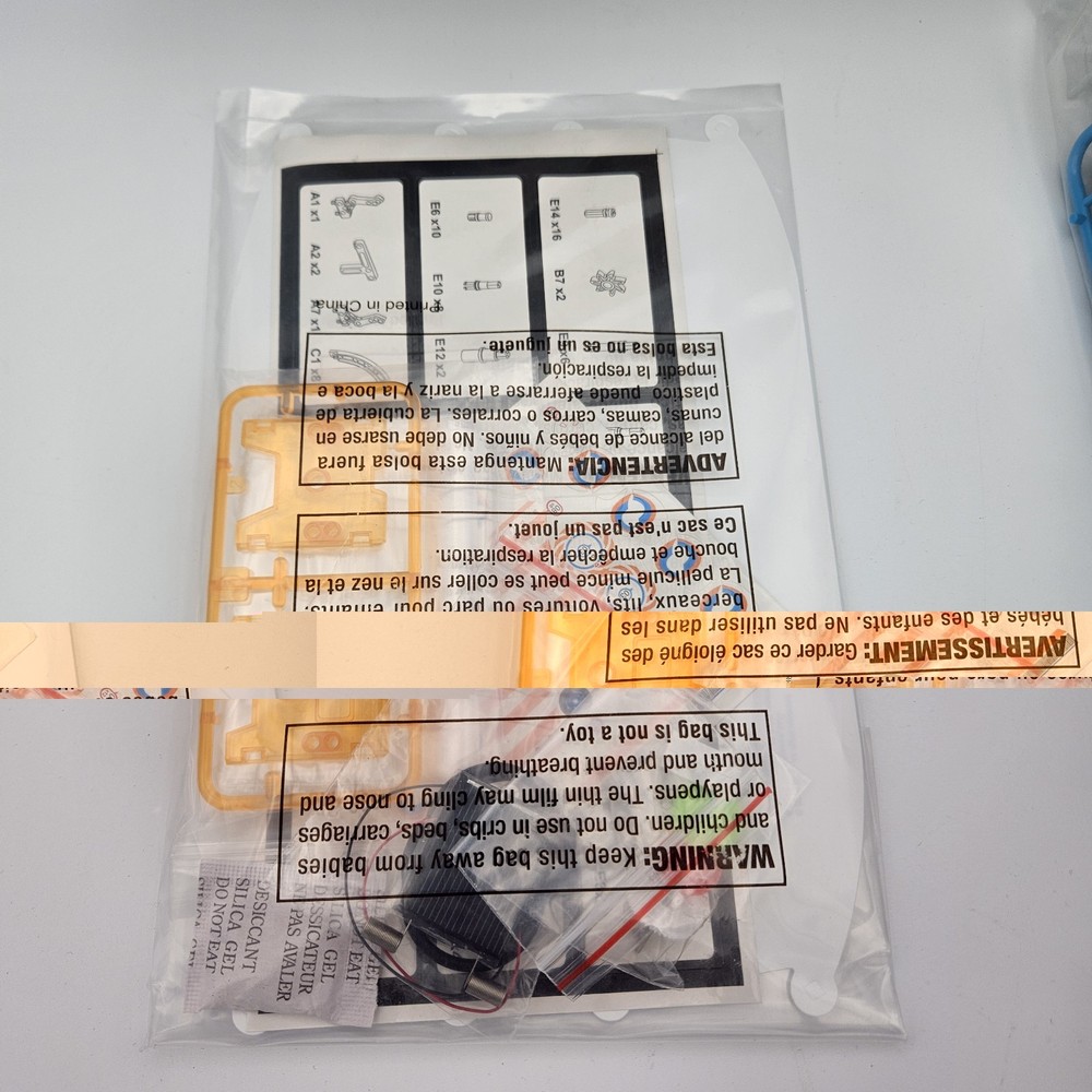 DISCOVERY MINDBLOWN SOLAR ROBOT CREATION KIT 2018 NEW!!