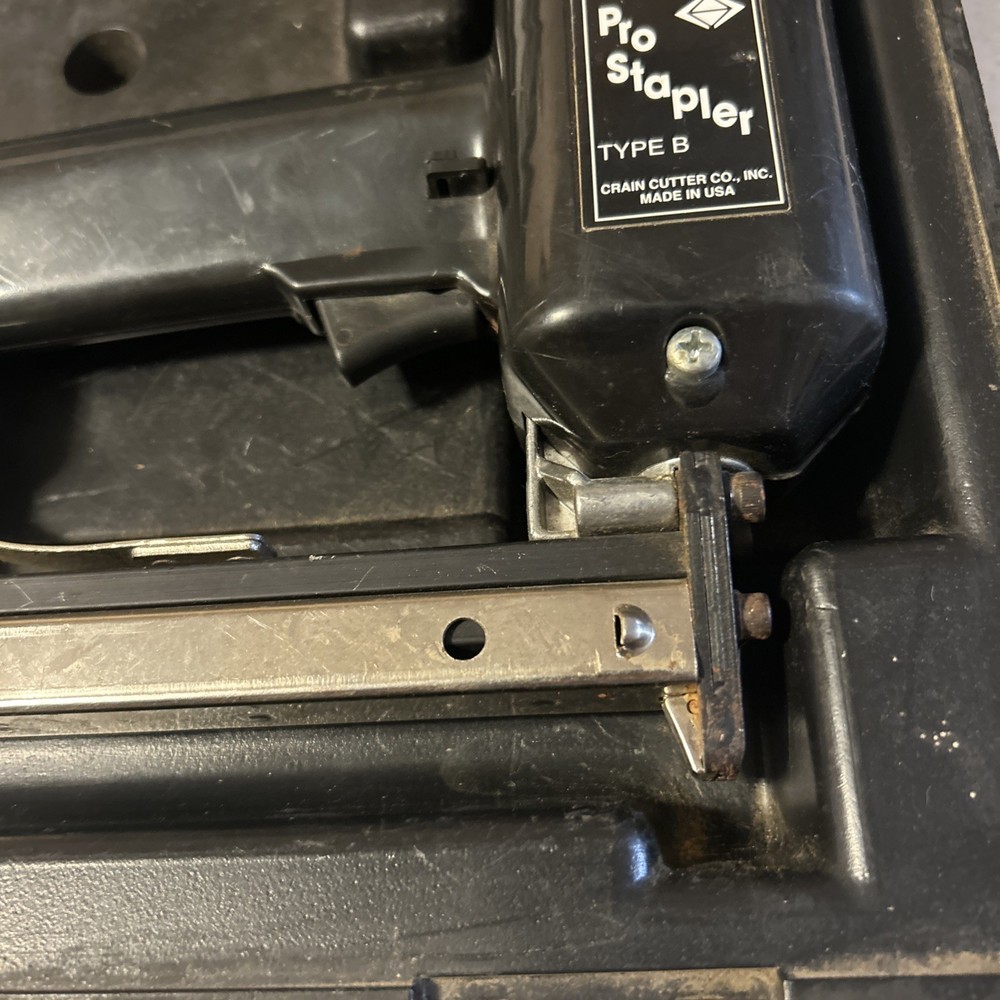 CRAIN #615 Professional CARPET PRO STAPLER TYPE B W/ Case