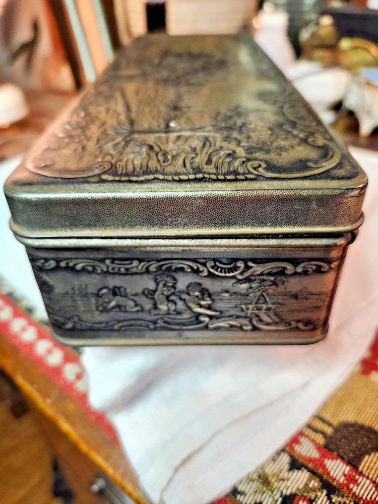 Vintage Urney Chocolates Tin for Chocolate Filled Eclairs