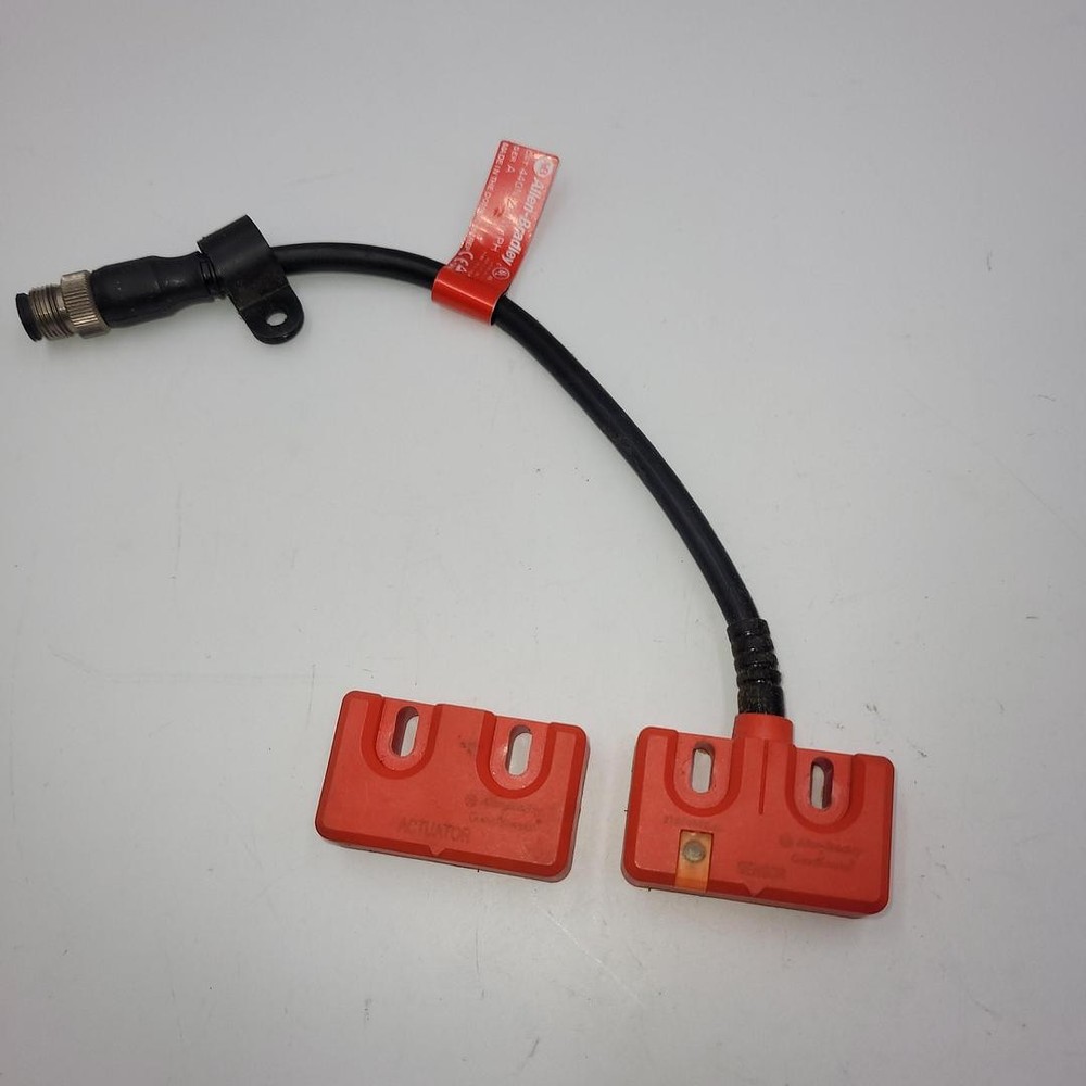 ALLEN BRADLEY 440N-Z21W1PH Non-Contact Interlock Switch, Magnetically Coded