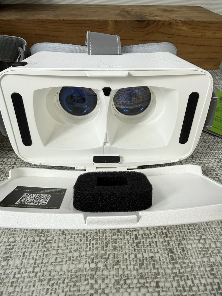 DESTEK V5 VR Headset for Virtual Reality With Controller Orig Paperwork Untested