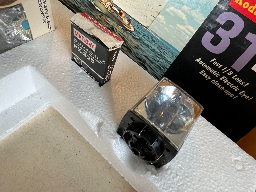 Kodak Instamatic 314 Box and Sylvania Flash Cubes