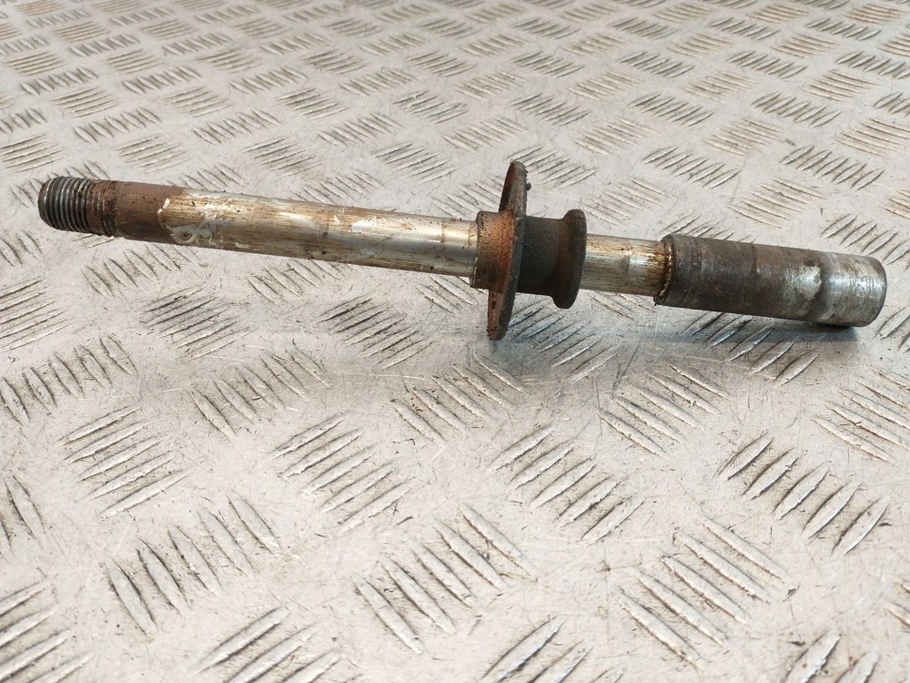 2005 SUZUKI GSF 650 BANDIT  FRONT SPINDLE