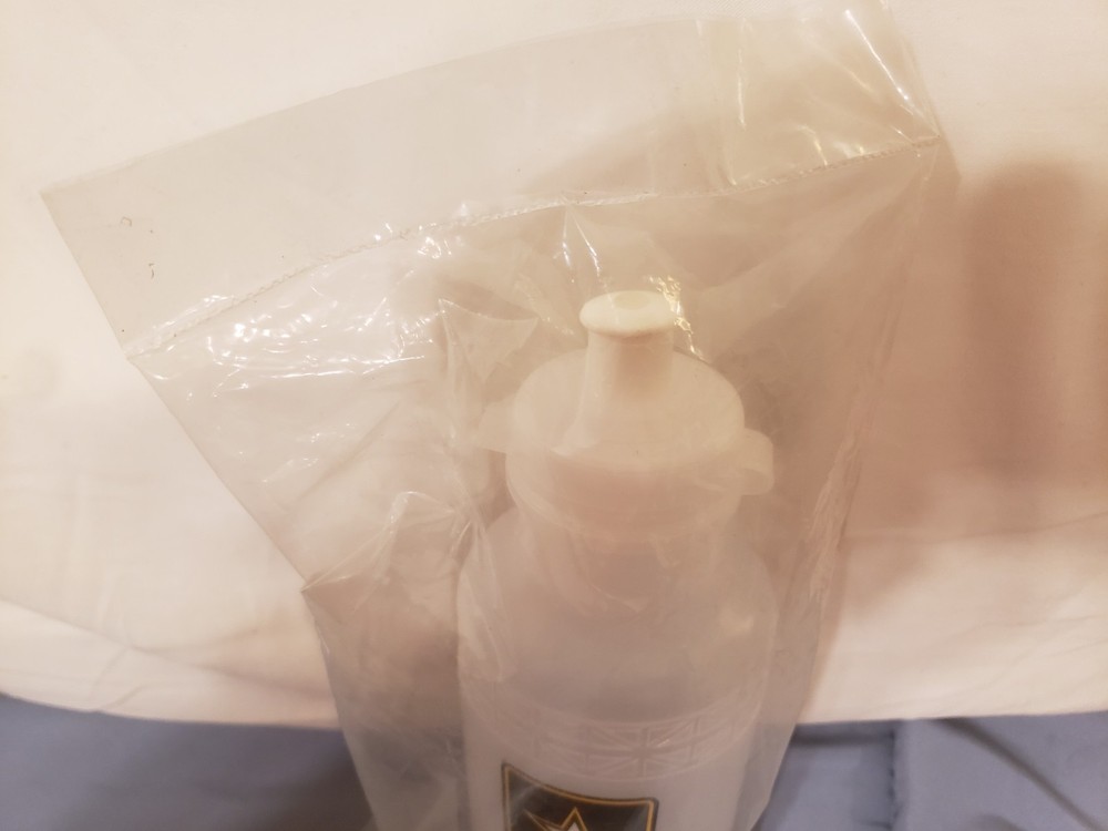 US Army Strong Plastic Water Bottle NIP