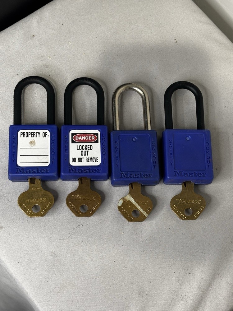 (1)- Master Lock 410Blue Zenex Thermoplastic Safety Padlock