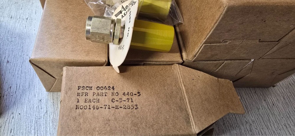 (4) AEROQUIP ADAPTER STRAIGHT 440-5