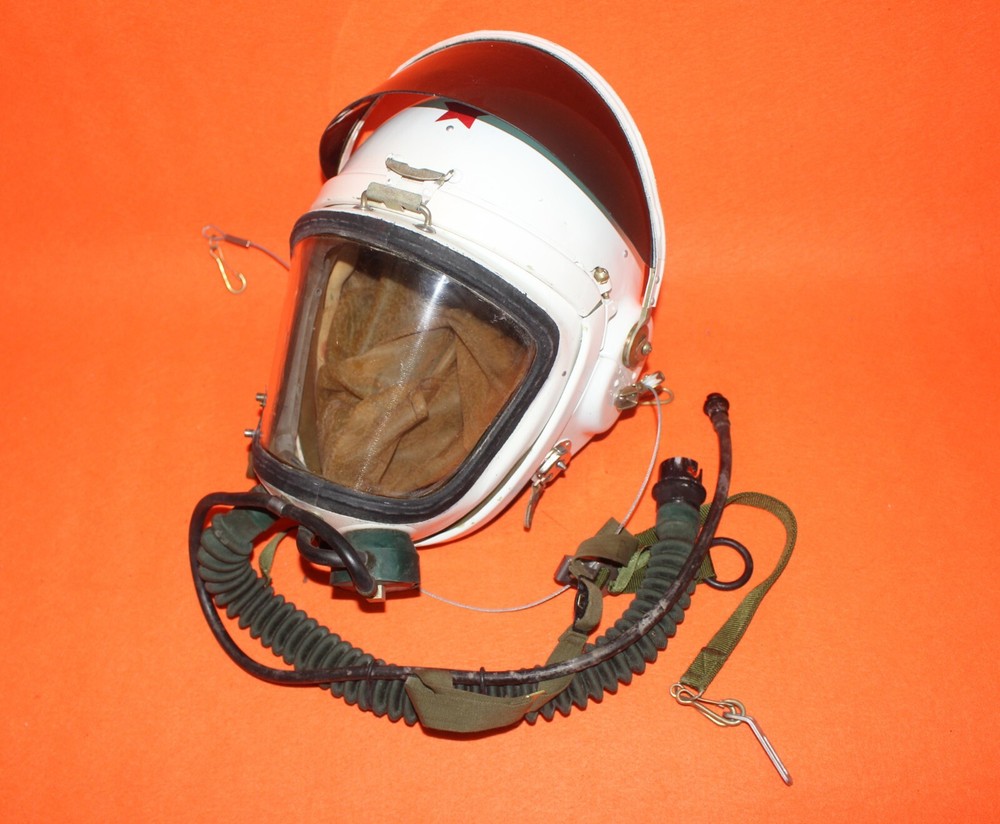 EARLY AIR FORCE MIG PILOT HIGH ALTITUDE HELMET