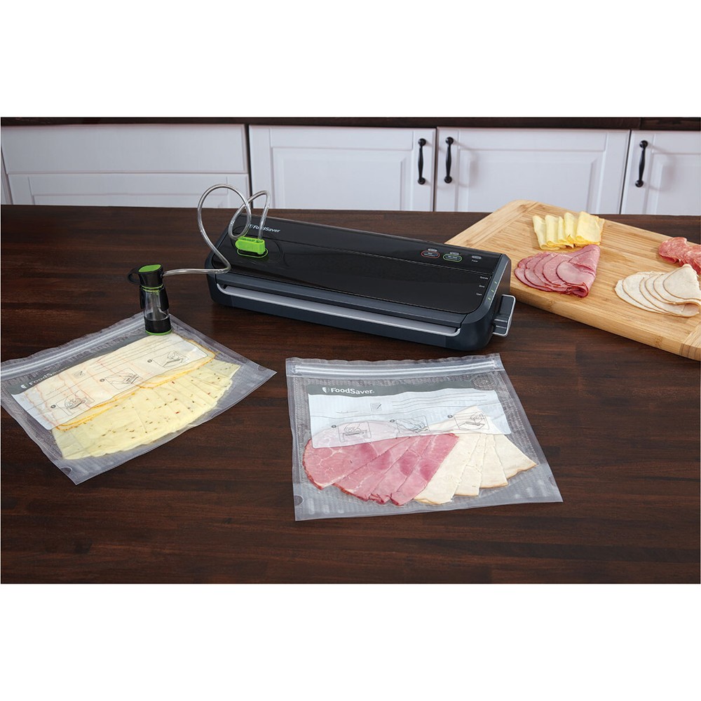 FoodSaver FM2000 Vacuum Sealer Starter System ™