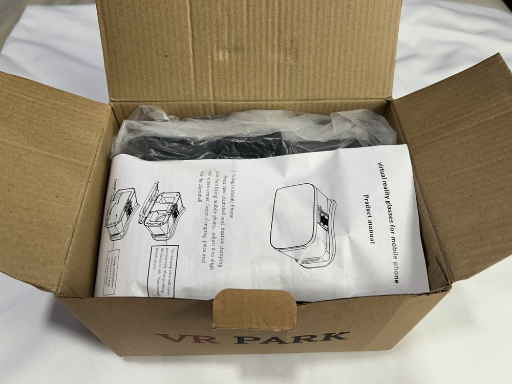 VR PARK Virtual Reality Headset with Remote for iPhone/Samsung/Android **NEW**