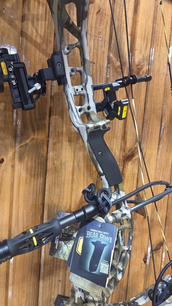 Bear Adapt 2 Plus RH 60# Compound Bow Pkg Mossy Oak Bottomland!