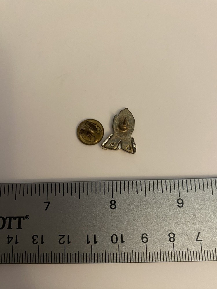 Praying Hands Lapel Pin P125