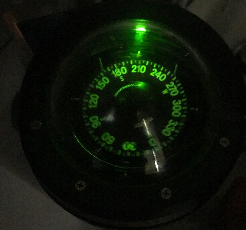 RITCHIE POWERDAMP BOAT COMPASS HB 70 works.No bracket