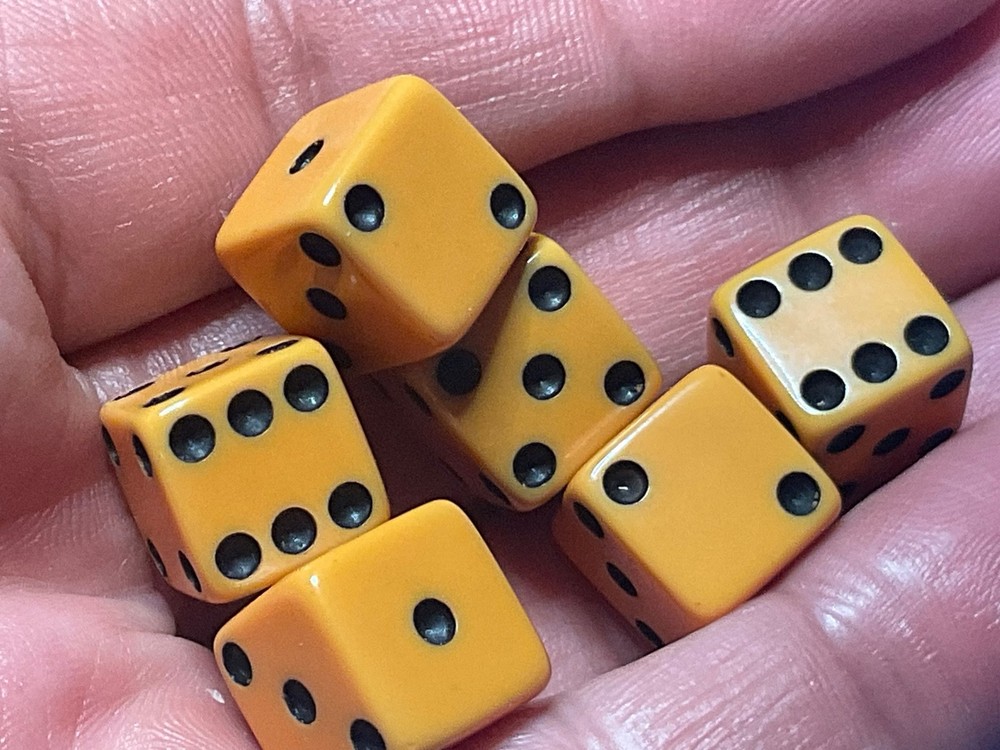 6——-SMALLER BAKELITE DICE WITH MISMATCHED PIPS ———--D-1
