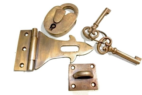HASP & STAPLE box door cupboard Padlock solid brass 2 keys padlock BOX chest