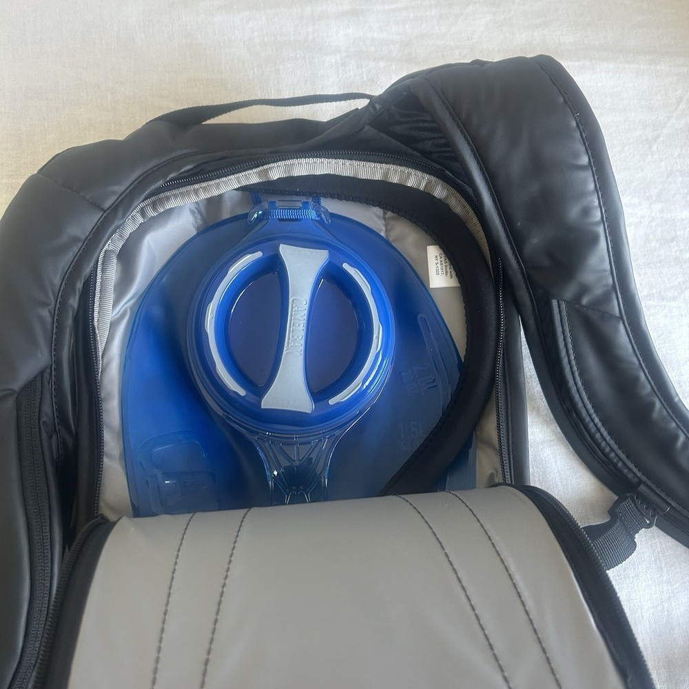 Camelback PowderHound 12L Hydration Pack Backpack Water Snow Shield Preowned