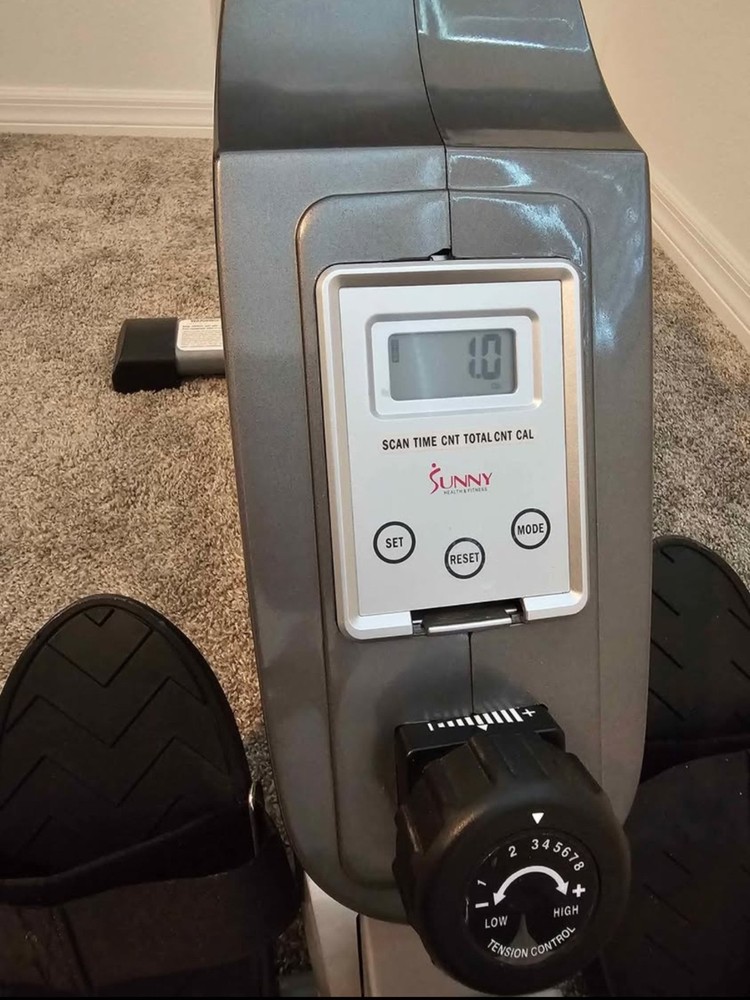 Rowing Machine- BRAND: SUNNY- Dropoff Only Used