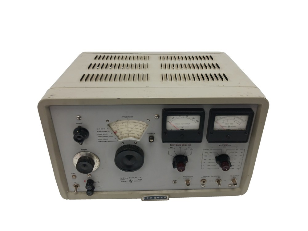Hewlett Packard 606A Signal Generator - POWERS UP