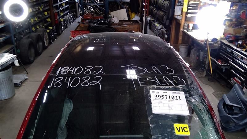 TESLA 3 2018 FRONT PERPENDICULAR RADAR/Projector 1447827
