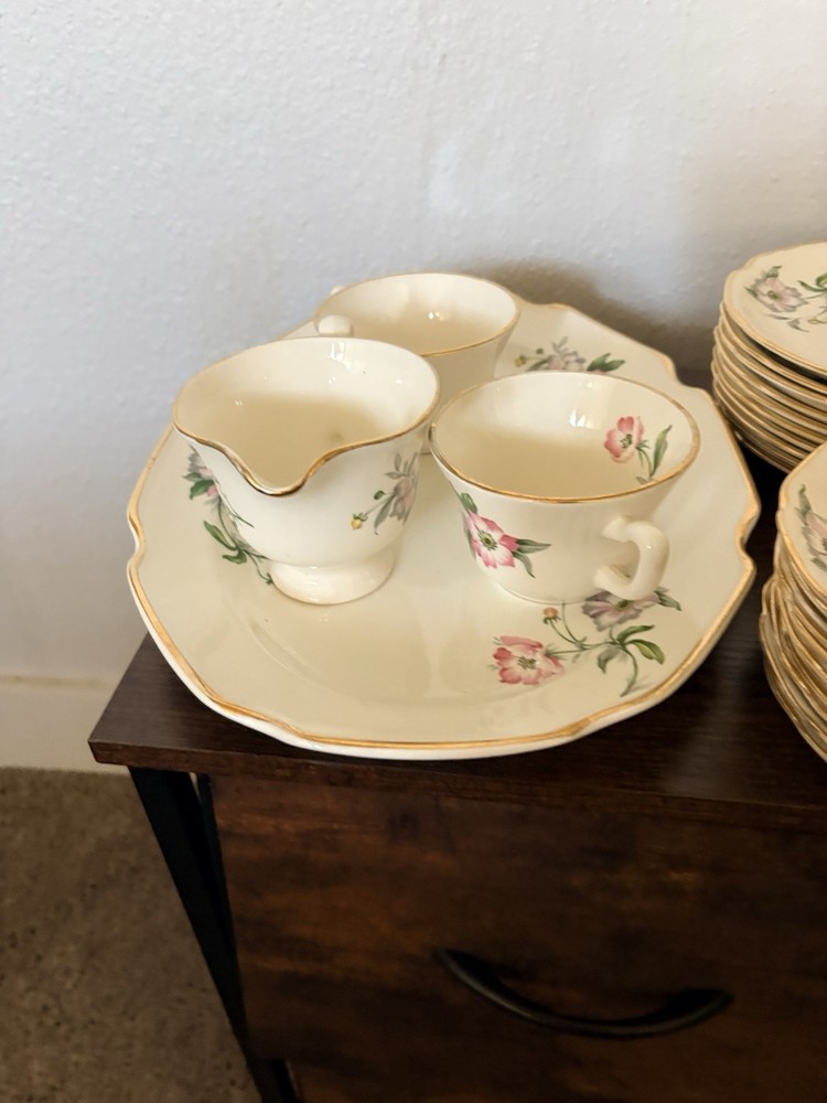 dinnerware set For 10