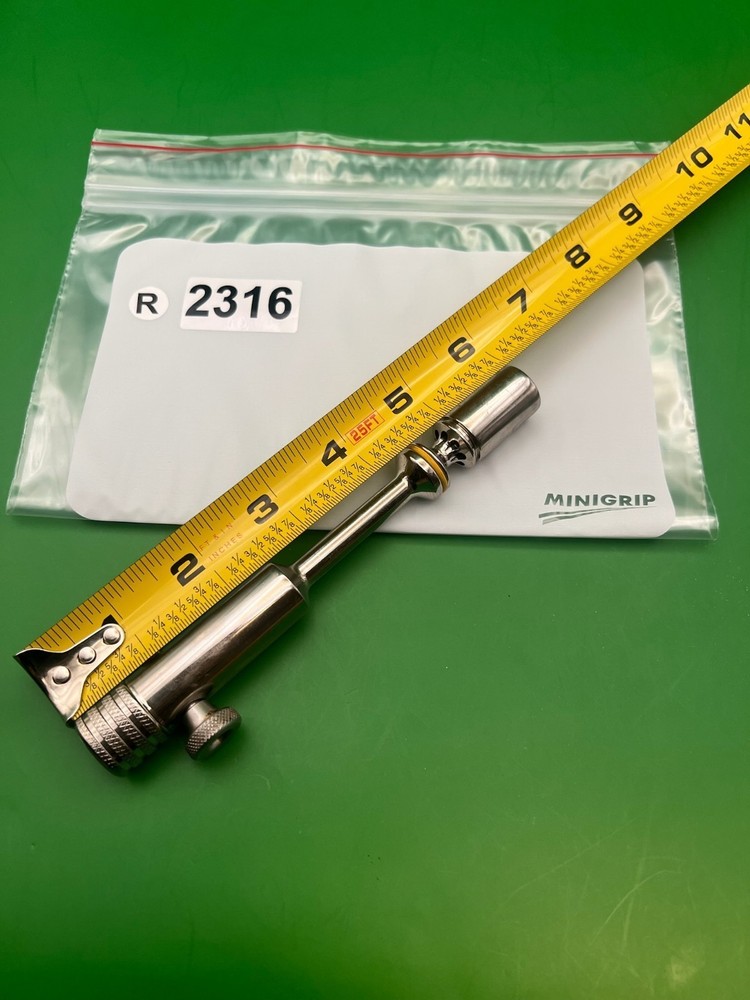 Autococker Bolt