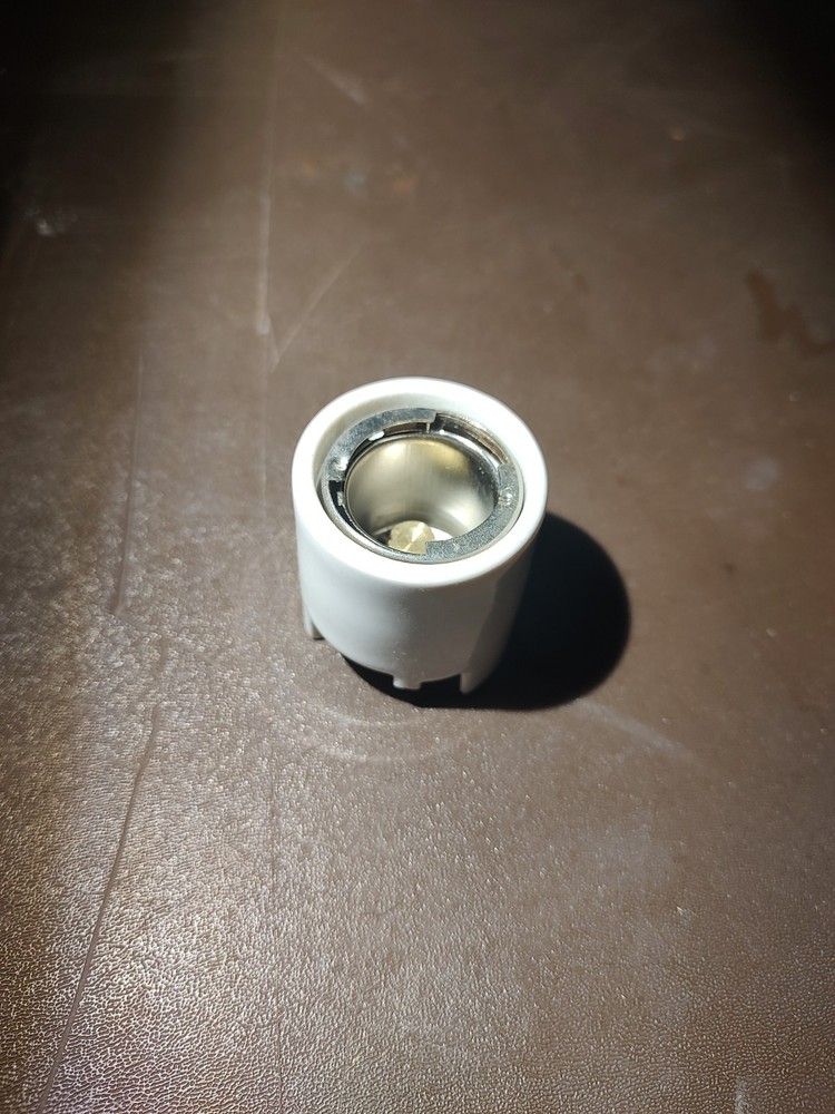 P28s Medium Prefocus 10a 250v