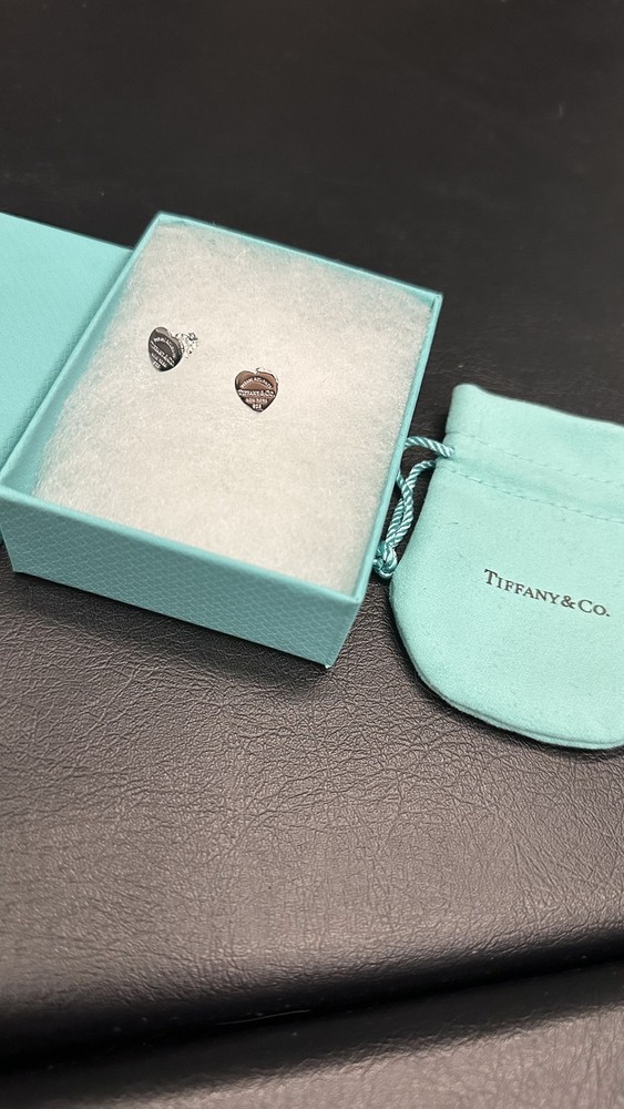Tiffany & Co, Heart Tag Stud Earrings in Silver, Mini