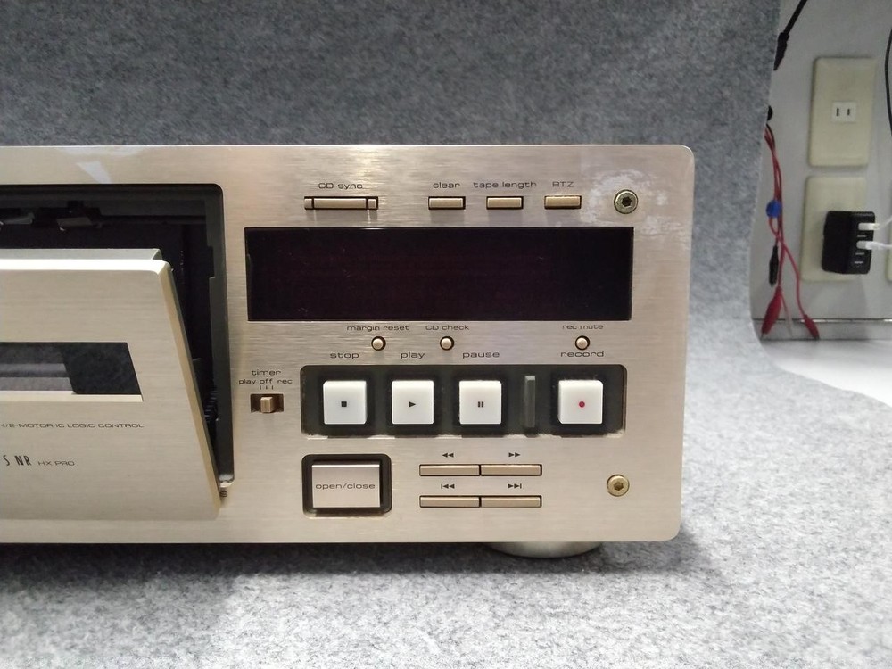 TEAC V-6030S cassette deck