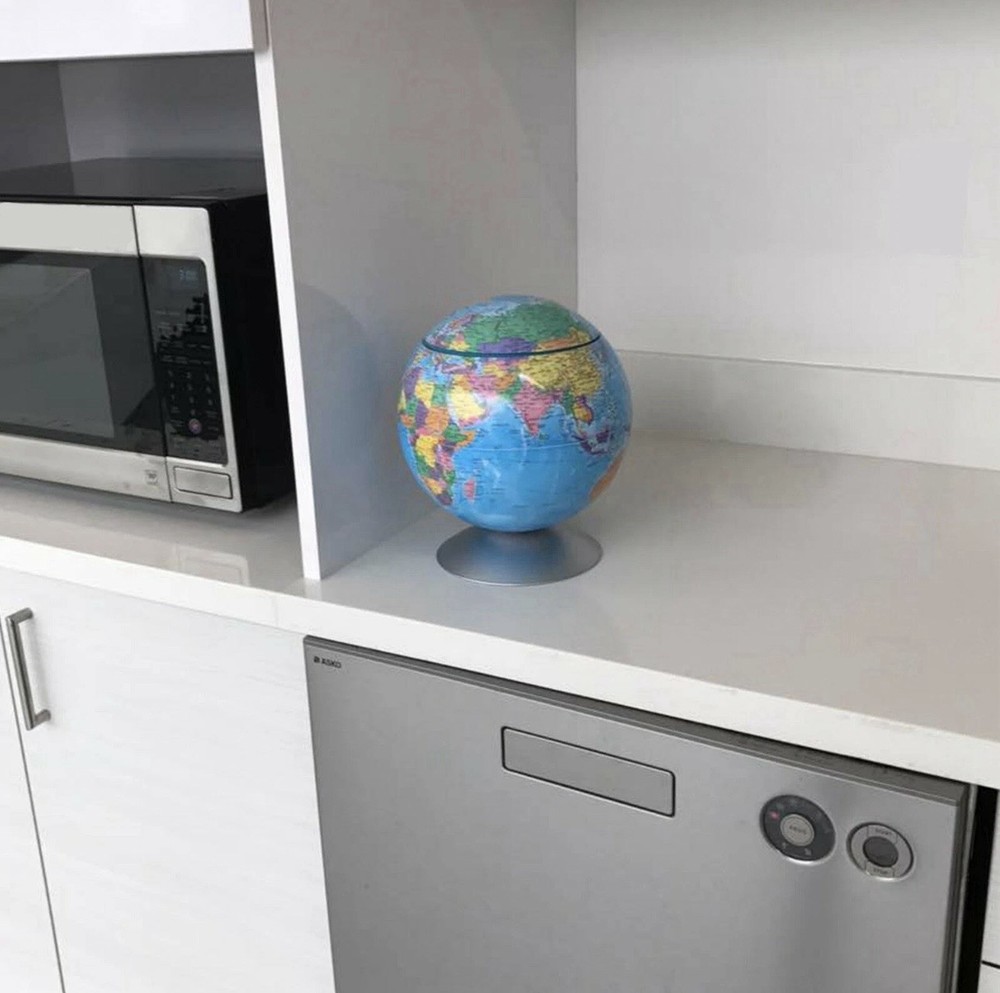 iTouchless Sensor Desktop Globe Sensor Trash Can 2.8 L - Decorative for Kitchen✅