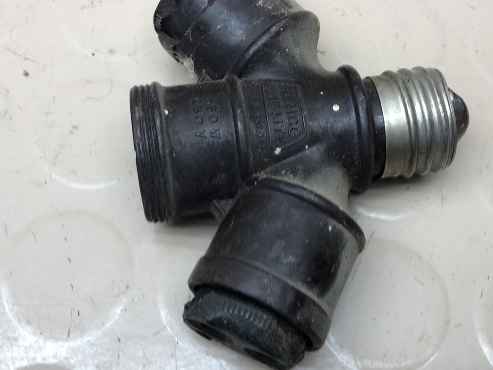 vintage Bakelight Hemco trip-lite Triple Socket + inserts