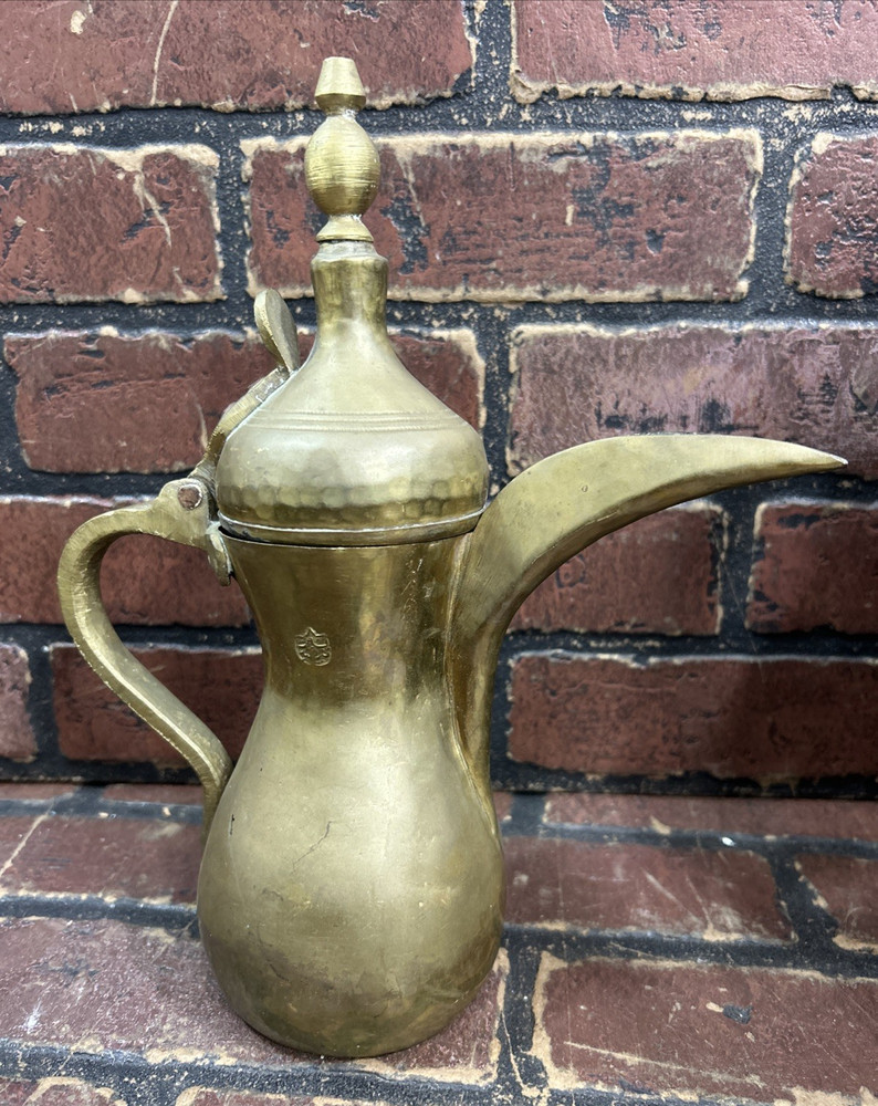 vintage middle eastern Arabic brass Dalilah coffee pot