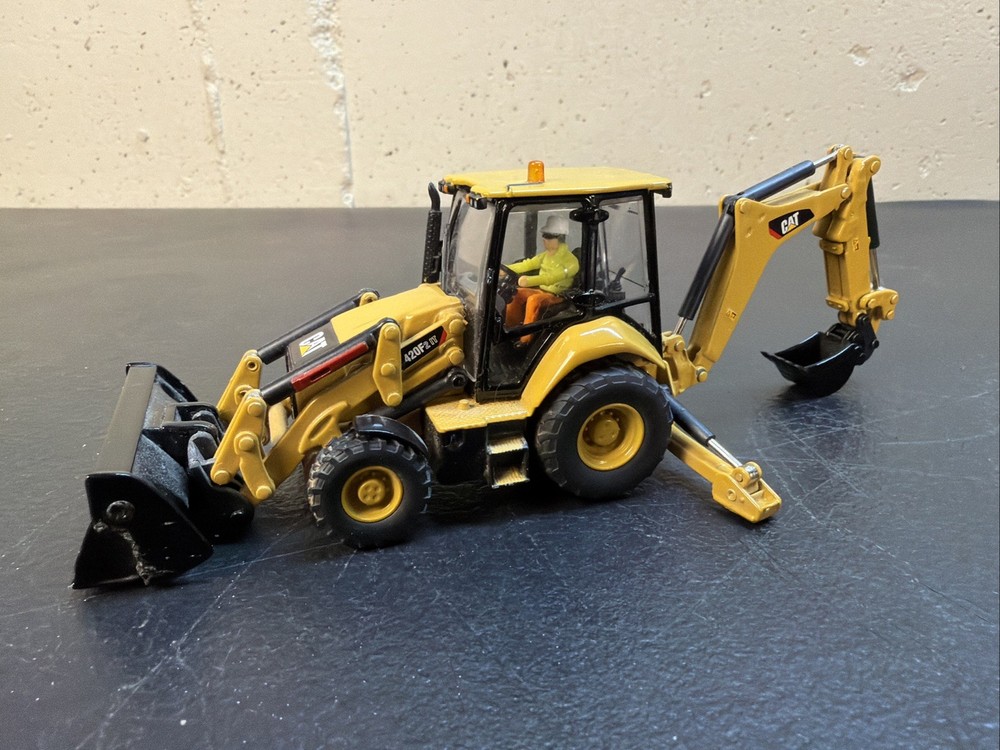 Diecast Masters 1:50 420F2 Backhoe Loader & Tin CLEAN