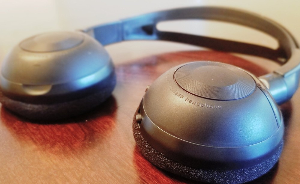 2015 Frontier Compatible Wireless DVD Headphone