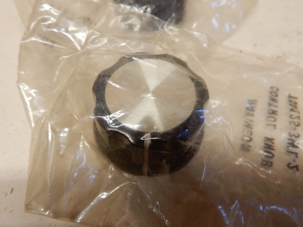 Raytheon Control Knobs TSA125-3WL-2 QUANTITY 6 NOS in Original Packing