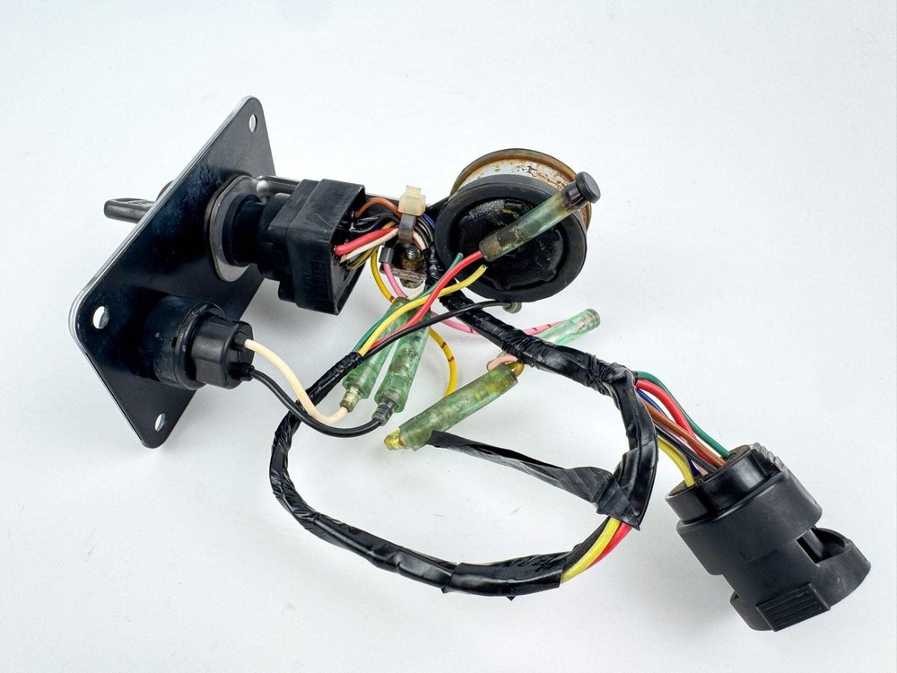 Yamaha Outboard Single Engine Key Switch & Key